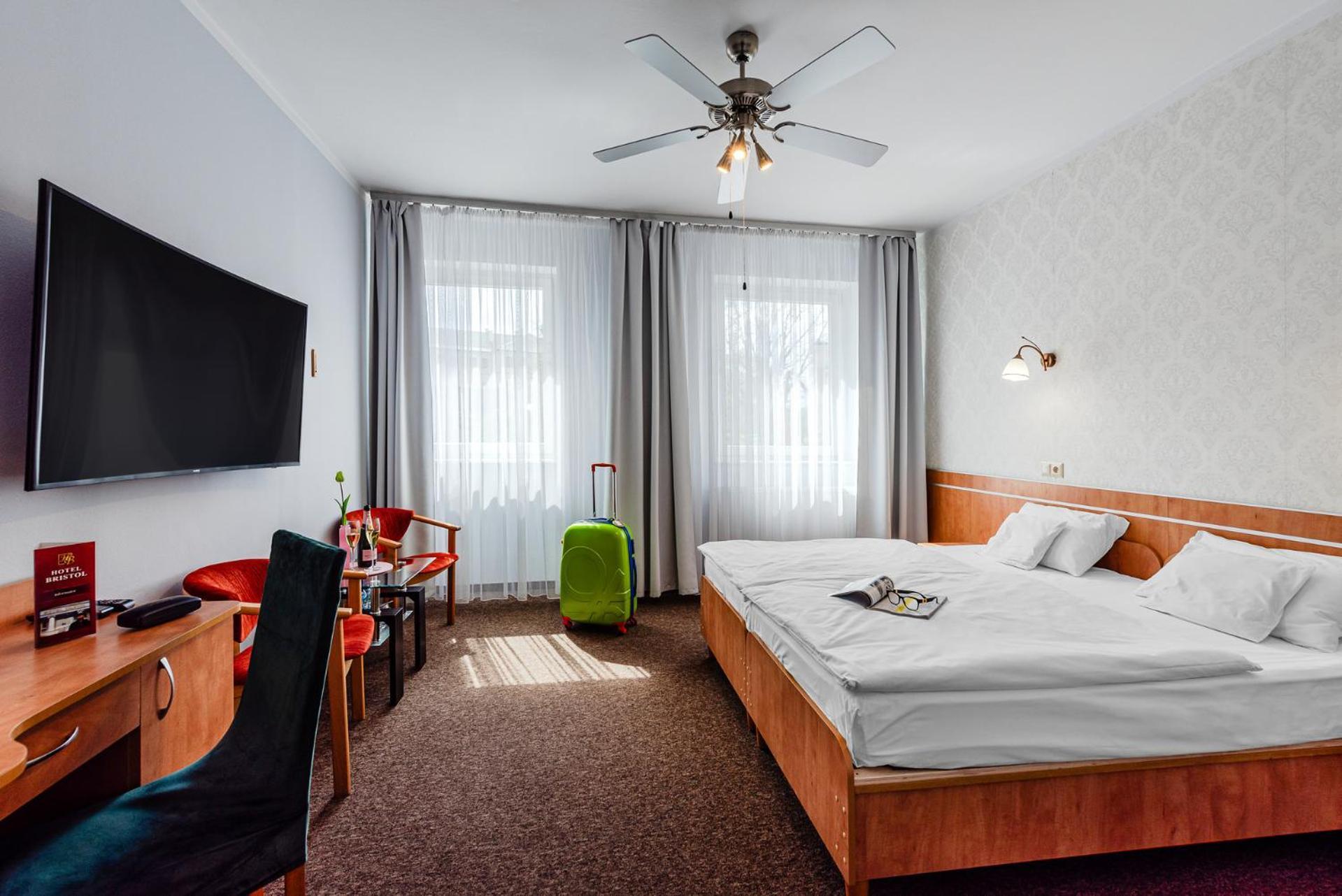 Hotel Bristol Кельце Екстер'єр фото